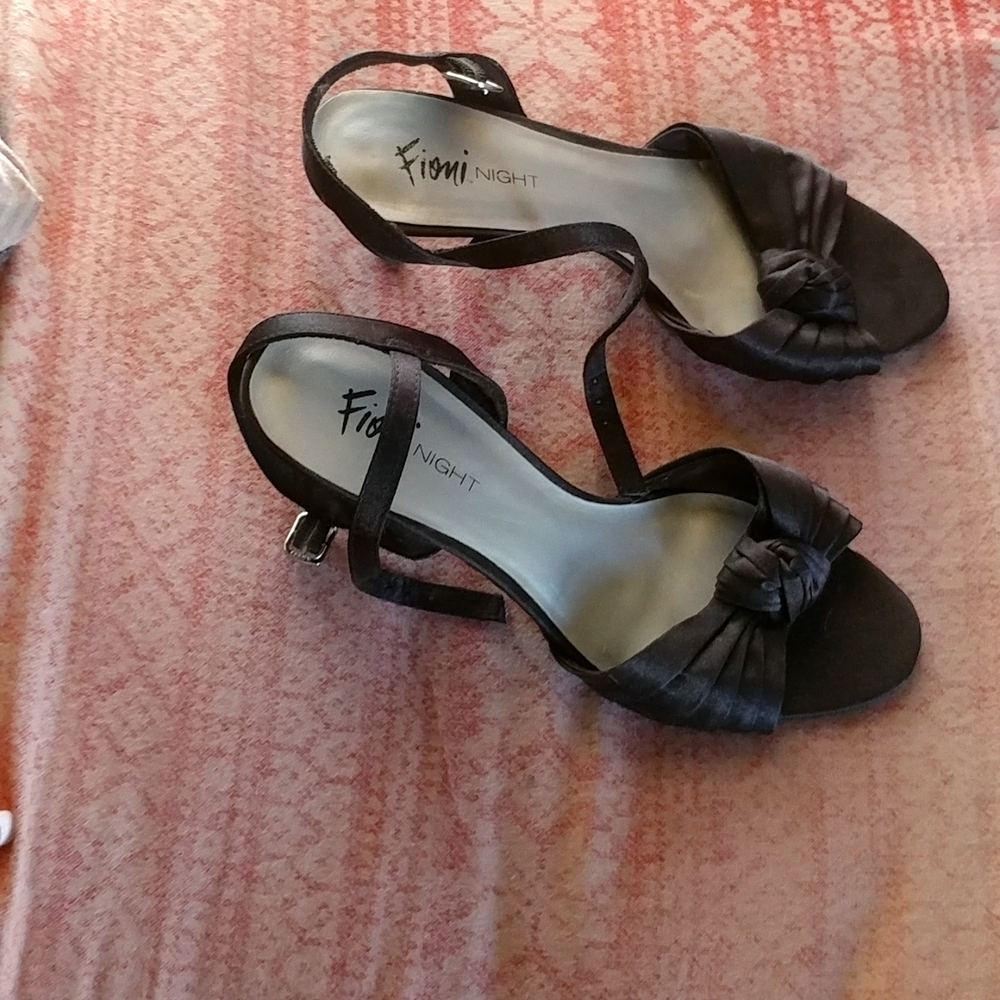 Fiomi Night heels, black, size 8 1/2